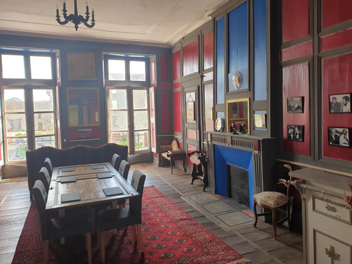 Le Chateau Guest house *